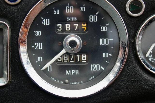 Photo of 1975 White MG MGB