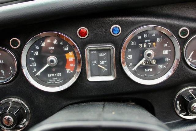 Photo of 1975 White MG MGB