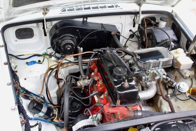 Photo of 1975 White MG MGB
