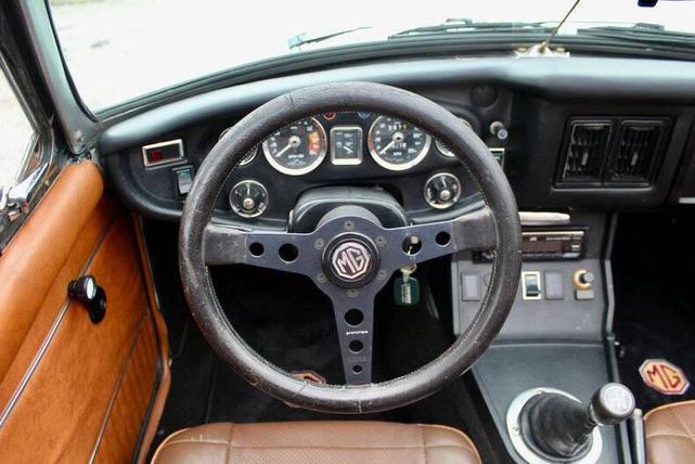 Photo of 1975 White MG MGB