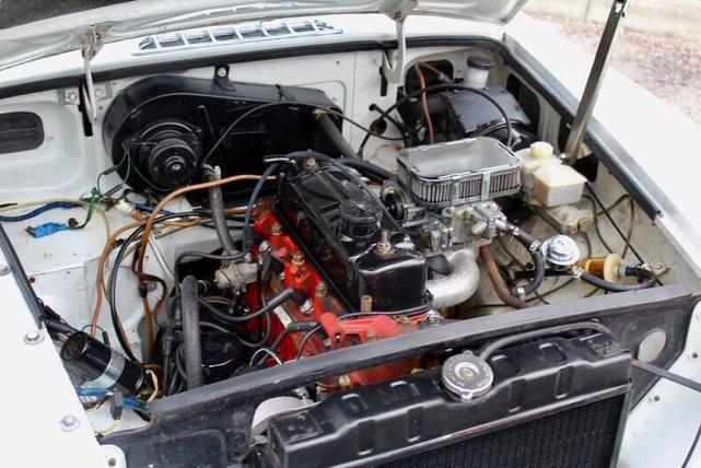 Photo of 1975 White MG MGB