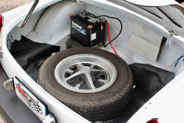Photo of 1975 White MG MGB