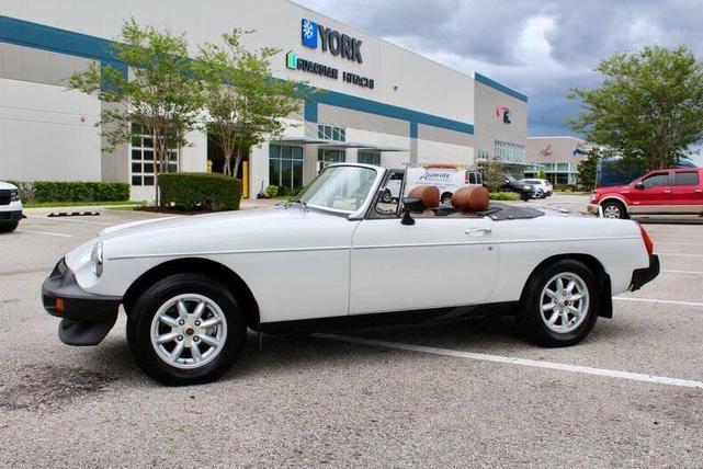 Photo of 1975 White MG MGB