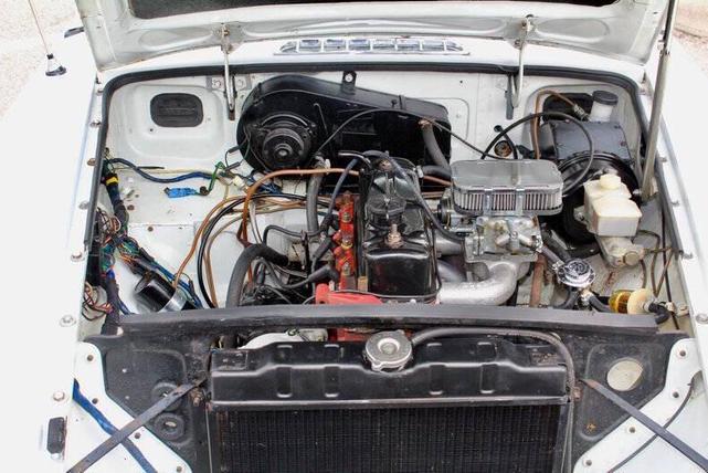 Photo of 1975 White MG MGB