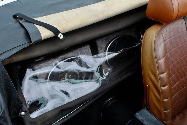 Photo of 1975 White MG MGB