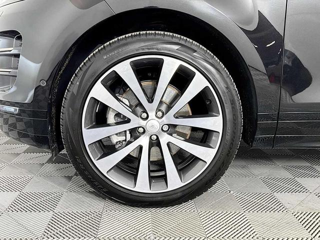 Photo of 2025 Santorini Black Metallic Land Rover Range Rover Evoque