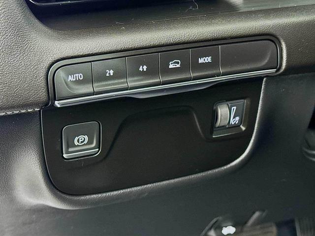 Photo of 2021 Crystal White Tricoat Cadillac Escalade