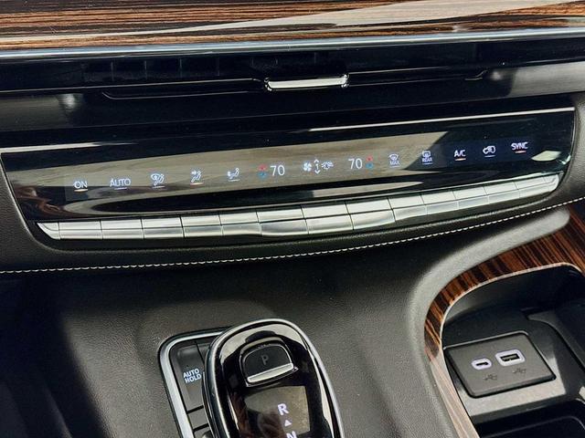 Photo of 2021 Crystal White Tricoat Cadillac Escalade