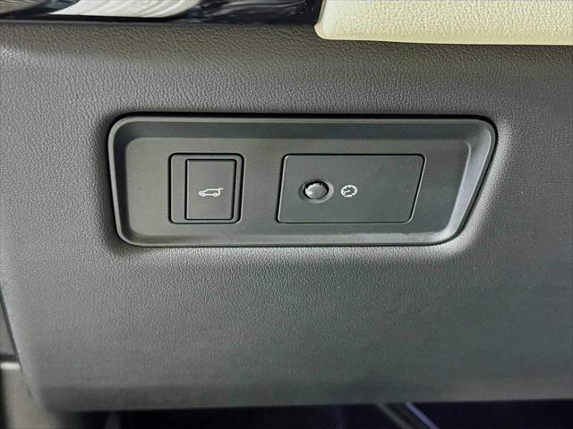 Photo of 2021 Santorini Black Metallic Land Rover Range Rover Sport