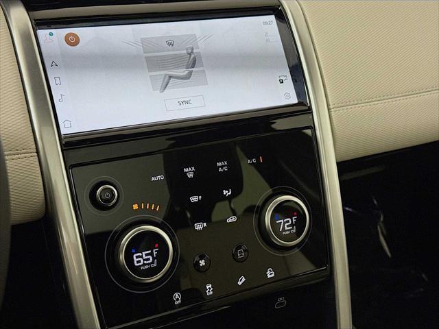 Photo of 2022 White Land Rover Discovery Sport