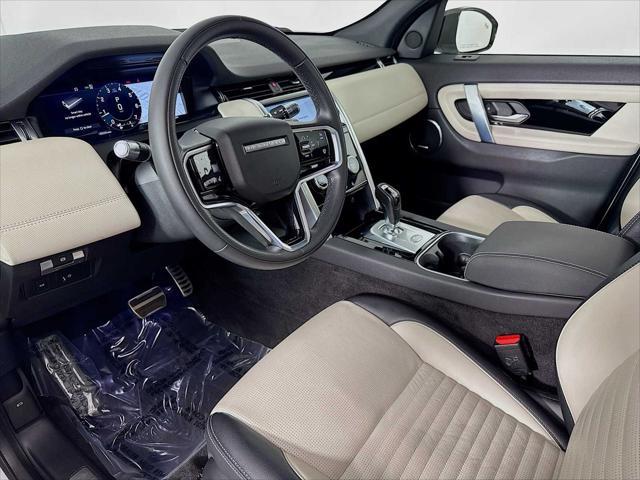 Photo of 2022 White Land Rover Discovery Sport