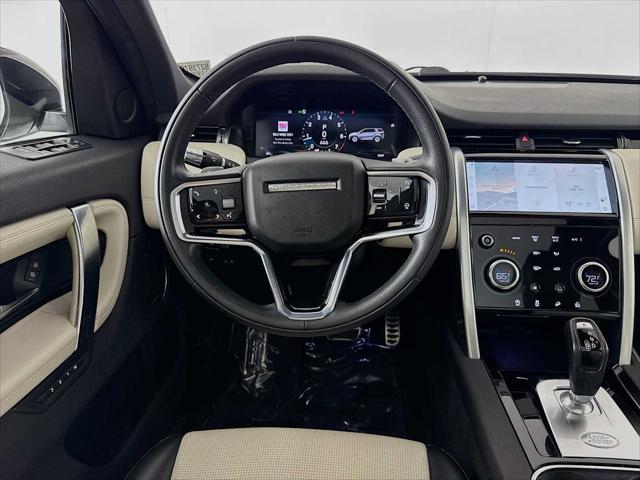 Photo of 2022 White Land Rover Discovery Sport