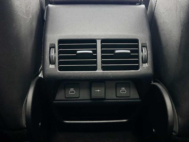 Photo of 2022 White Land Rover Discovery Sport