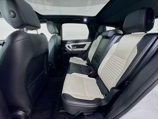Photo of 2022 White Land Rover Discovery Sport