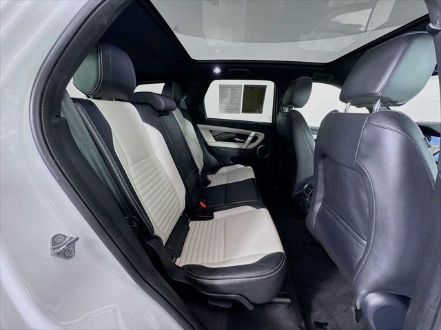 Photo of 2022 White Land Rover Discovery Sport