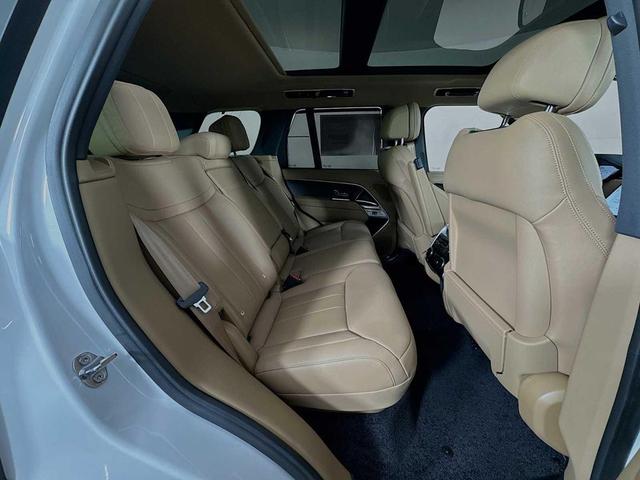 Photo of 2025 Ostuni Pearl White Land Rover Range Rover