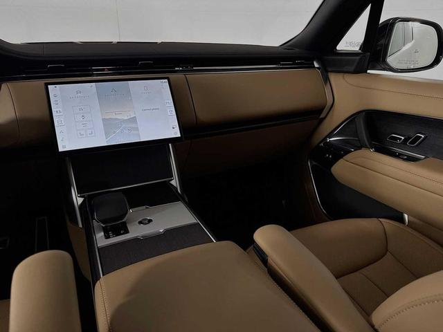 Photo of 2025 Ostuni Pearl White Land Rover Range Rover