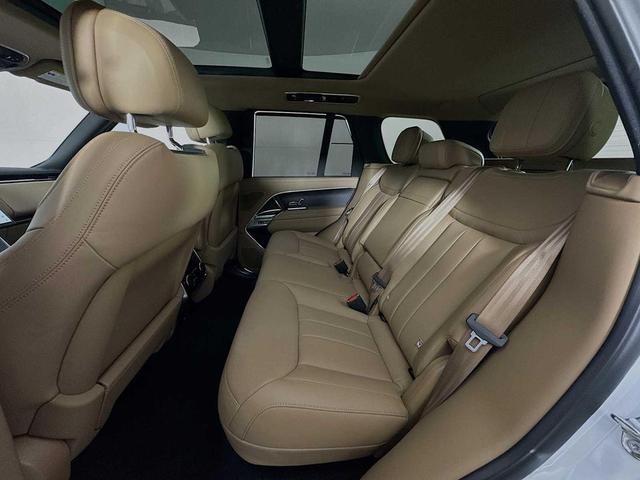Photo of 2025 Ostuni Pearl White Land Rover Range Rover