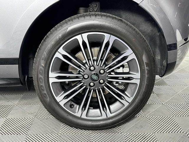 Photo of 2024 Santorini Black Metallic Land Rover Range Rover Evoque