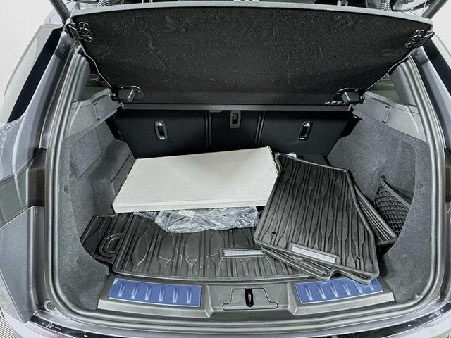 Photo of 2024 Santorini Black Metallic Land Rover Range Rover Evoque