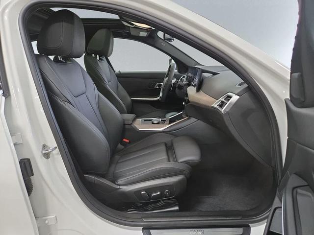 Photo of 2025 Alpine White BMW 330