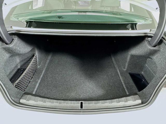 Photo of 2025 Alpine White BMW 330