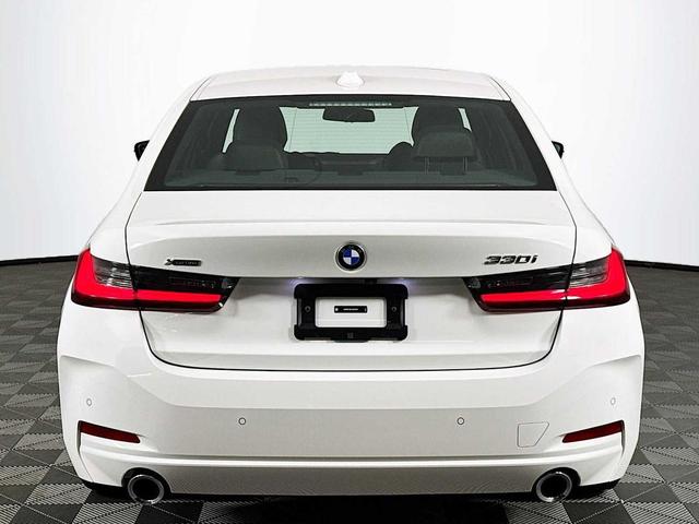 Photo of 2025 Alpine White BMW 330