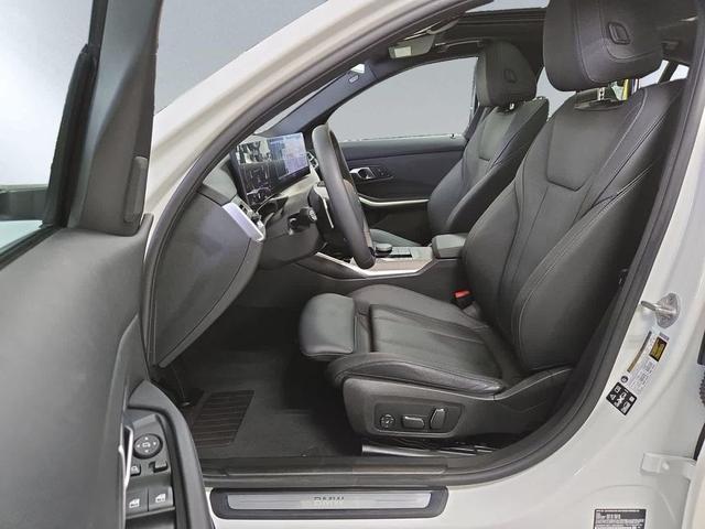 Photo of 2025 Alpine White BMW 330