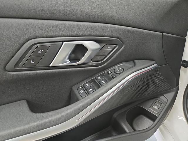 Photo of 2025 Alpine White BMW 330