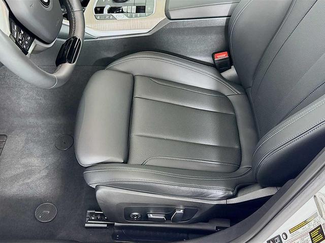 Photo of 2025 Alpine White BMW 330