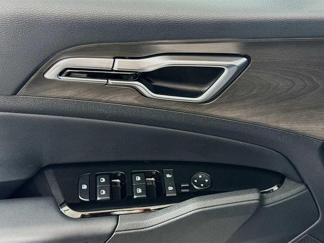 Photo of 2023 Gravity Gray Kia Sportage