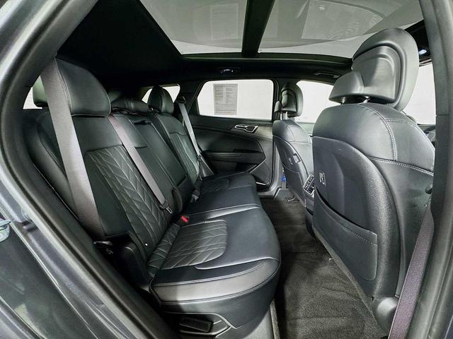Photo of 2023 Gravity Gray Kia Sportage