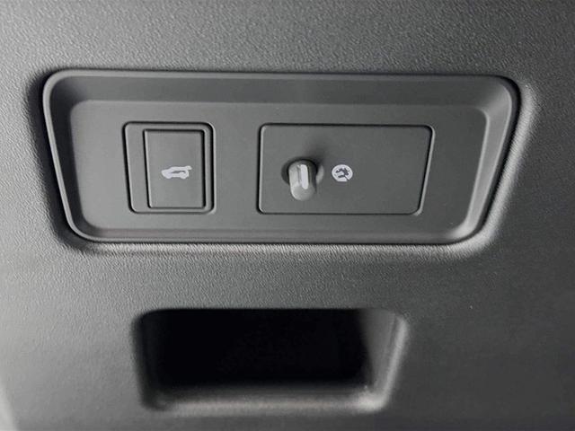 Photo of 2025 Fuji White Land Rover Discovery