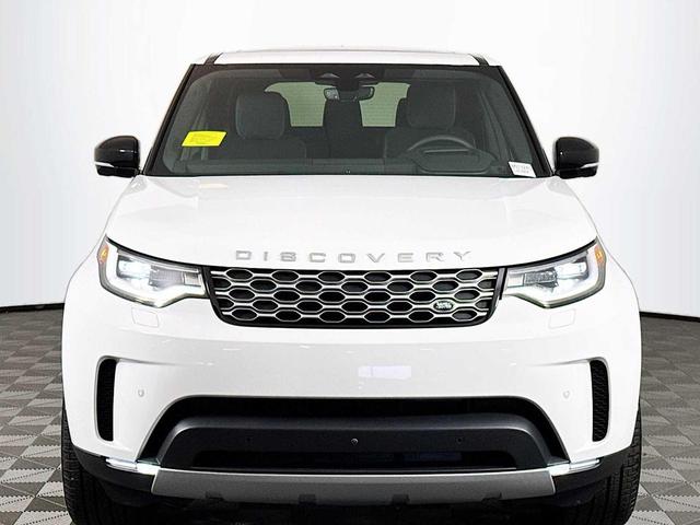 Photo of 2025 Fuji White Land Rover Discovery