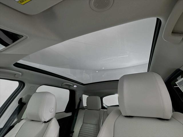 Photo of 2025 Santorini Black Land Rover Discovery Sport