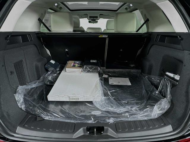 Photo of 2025 Santorini Black Land Rover Discovery Sport