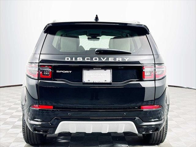 Photo of 2025 Santorini Black Land Rover Discovery Sport