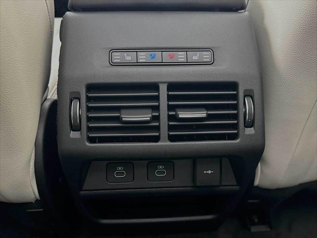 Photo of 2025 Santorini Black Land Rover Discovery Sport