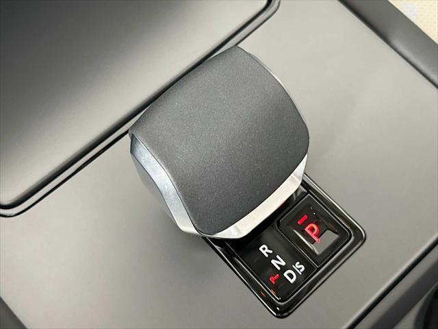 Photo of 2025 Santorini Black Land Rover Discovery Sport