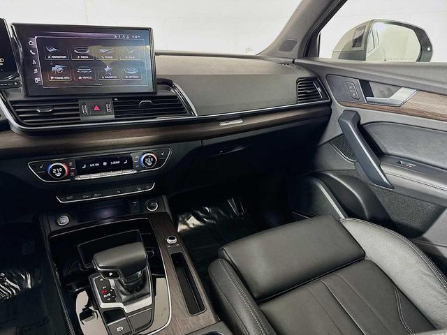 Photo of 2023 Chronos Gray Metallic Audi Q5