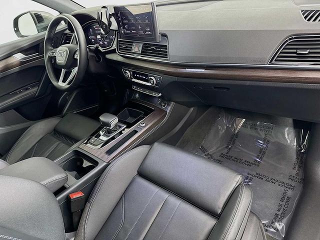Photo of 2023 Chronos Gray Metallic Audi Q5