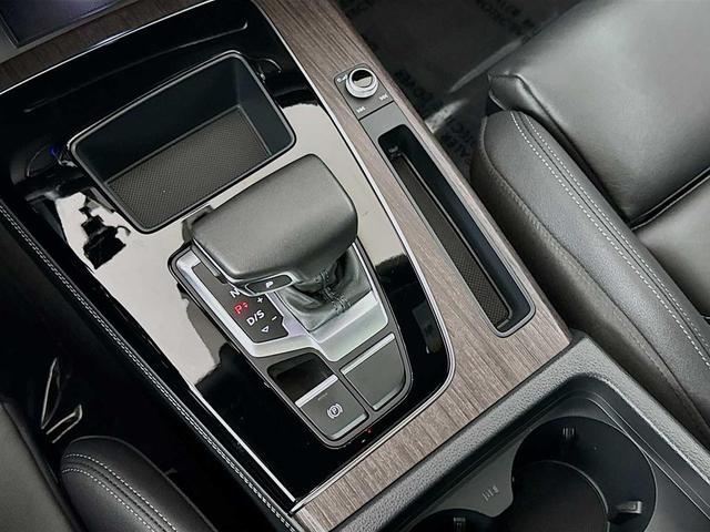 Photo of 2023 Chronos Gray Metallic Audi Q5