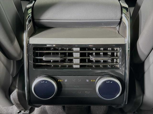 Photo of 2025 Fuji White Land Rover Range Rover Sport