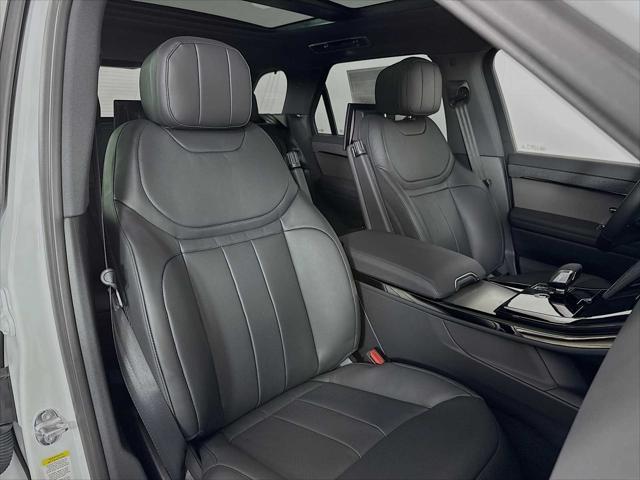Photo of 2025 Fuji White Land Rover Range Rover Sport