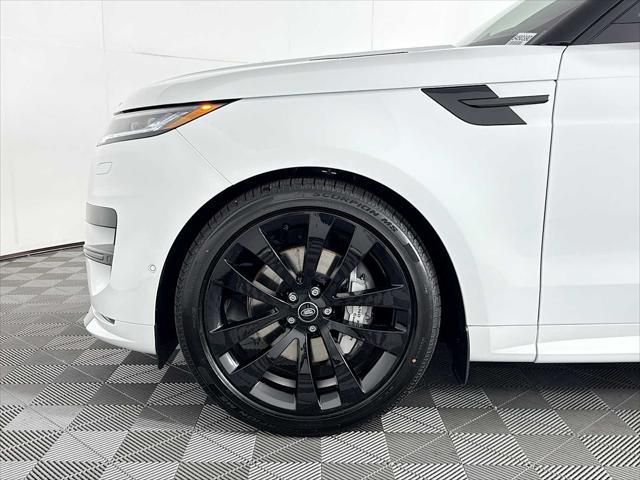 Photo of 2025 Fuji White Land Rover Range Rover Sport