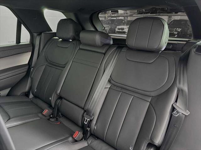 Photo of 2025 Fuji White Land Rover Range Rover Sport