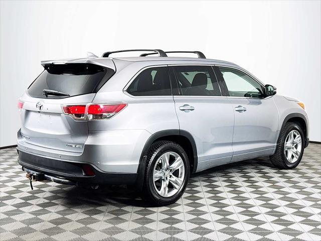 Photo of 2015 Silver Sky Metallic Toyota Highlander