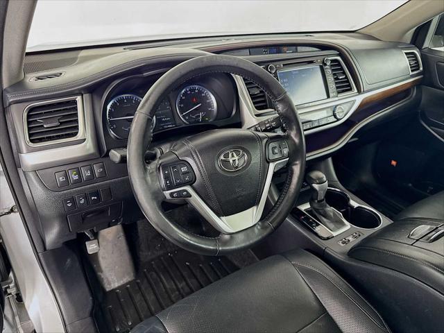 Photo of 2015 Silver Sky Metallic Toyota Highlander