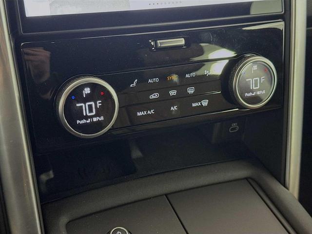 Photo of 2025 Fuji White Land Rover Discovery