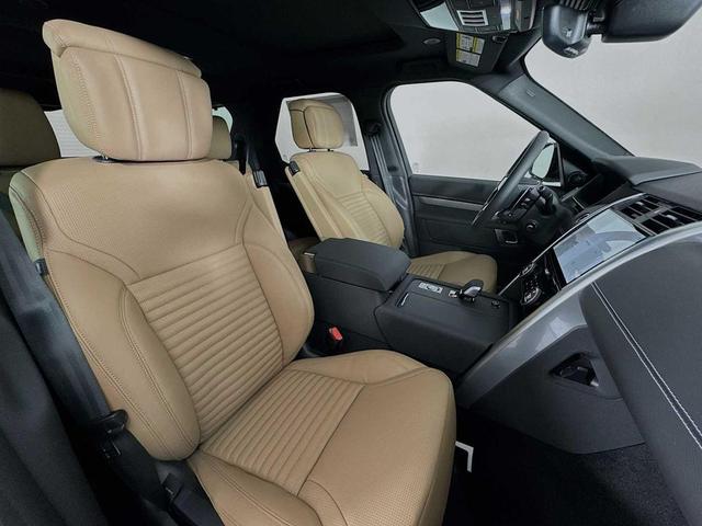 Photo of 2025 Fuji White Land Rover Discovery